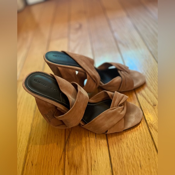 Kendal + Kylie pink suede sandal heels - Picture 4 of 10